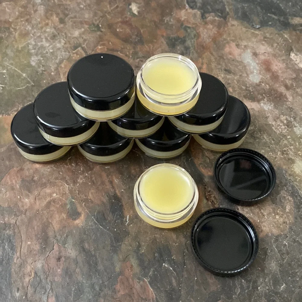 Silky natural Shea butter vitamin E lip balm 5 gram pots - Picture 1 of 2
